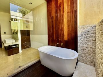 Casa colonial renovada en venta a 5 cuadras del Parque La Plancha