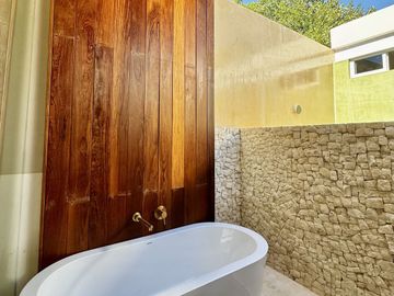 Casa colonial renovada en venta a 5 cuadras del Parque La Plancha