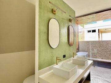 Casa colonial renovada en venta a 5 cuadras del Parque La Plancha