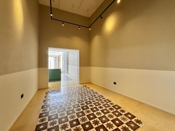 Casa colonial renovada en venta a 5 cuadras del Parque La Plancha