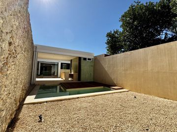 Casa colonial renovada en venta a 5 cuadras del Parque La Plancha