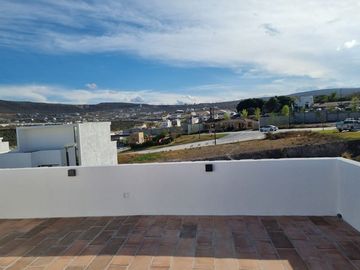 CASA CON ROOF GARDEN EN COTO DUBLIN CAPITAL SUR