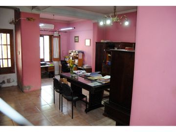 Casona Céntrica con piscina En Venta!!