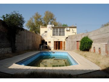 Casona Céntrica con piscina En Venta!!