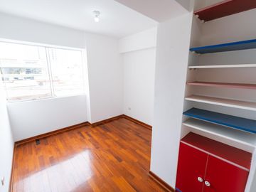 DEPA 112.5 m2   COCHERA EN VENTA EN MAGDALENA LIMITE CON SAN ISIDRO - 4TO PISO