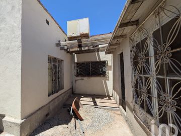 CASA EN VENTA A UNOS PASOS DE AV. LOPEZ MATEOS CERCA DE LA UACJ CD. JUAREZ