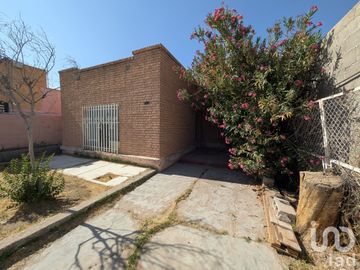 CASA EN VENTA A UNOS PASOS DE AV. LOPEZ MATEOS CERCA DE LA UACJ CD. JUAREZ