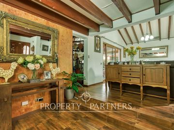 Venta de hermosa y amplia casa en La Reina alta!