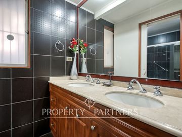 Venta de hermosa y amplia casa en La Reina alta!
