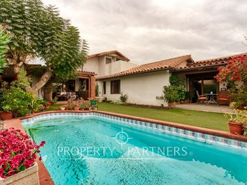 Venta de hermosa y amplia casa en La Reina alta!
