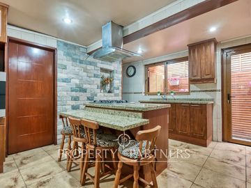 Venta de hermosa y amplia casa en La Reina alta!