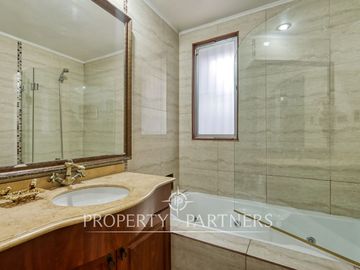 Venta de hermosa y amplia casa en La Reina alta!