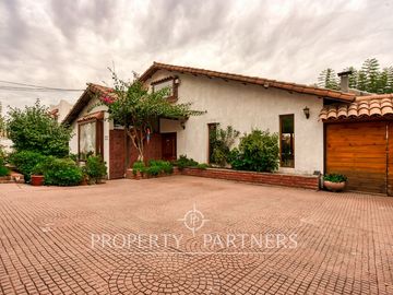 Venta de hermosa y amplia casa en La Reina alta!