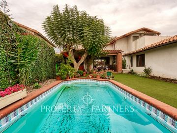 Venta de hermosa y amplia casa en La Reina alta!