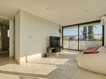 CYBER Descubre esta moderna y funcional casa en venta en condominio en La Reina