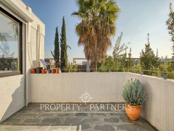 CYBER Descubre esta moderna y funcional casa en venta en condominio en La Reina