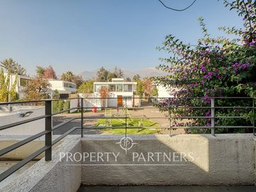 CYBER Descubre esta moderna y funcional casa en venta en condominio en La Reina