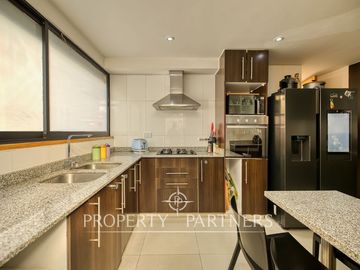 CYBER Descubre esta moderna y funcional casa en venta en condominio en La Reina