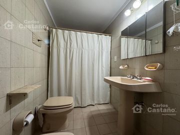 Exc. Chalet 4 Amb. en Impecable Estado con Gran Fondo y Garaje