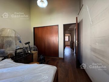 Exc. Chalet 4 Amb. en Impecable Estado con Gran Fondo y Garaje