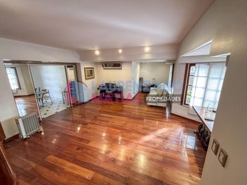 HERMOSA CASA CON PISCINA, GARAGE, JARDIN Y QUINCHO EN BARRIO CORNELIO SAAVEDRA