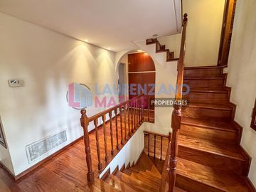 HERMOSA CASA CON PISCINA, GARAGE, JARDIN Y QUINCHO EN BARRIO CORNELIO SAAVEDRA