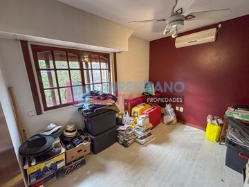 HERMOSA CASA CON PISCINA, GARAGE, JARDIN Y QUINCHO EN BARRIO CORNELIO SAAVEDRA
