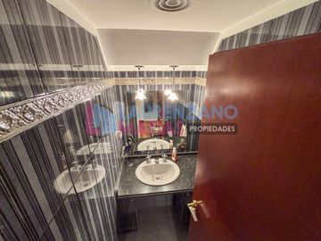 HERMOSA CASA CON PISCINA, GARAGE, JARDIN Y QUINCHO EN BARRIO CORNELIO SAAVEDRA