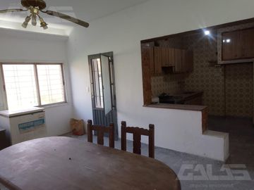 Chalet multifamiliar con amplio jardin y cocheras