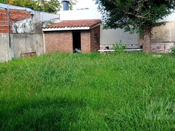 Chalet multifamiliar con amplio jardin y cocheras
