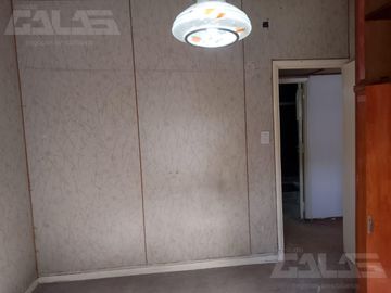 Chalet multifamiliar con amplio jardin y cocheras