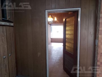 Chalet multifamiliar con amplio jardin y cocheras