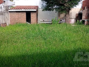 Chalet multifamiliar con amplio jardin y cocheras