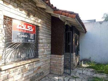 Chalet multifamiliar con amplio jardin y cocheras