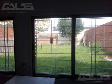 Chalet multifamiliar con amplio jardin y cocheras
