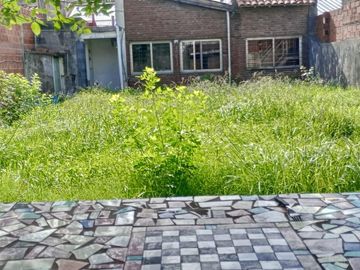 Chalet multifamiliar con amplio jardin y cocheras