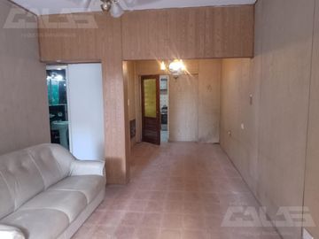 Chalet multifamiliar con amplio jardin y cocheras