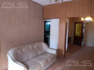 Chalet multifamiliar con amplio jardin y cocheras