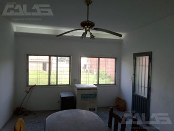 Chalet multifamiliar con amplio jardin y cocheras