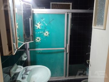 Chalet multifamiliar con amplio jardin y cocheras