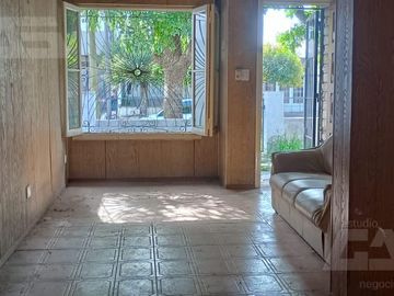 Chalet multifamiliar con amplio jardin y cocheras
