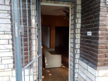 Chalet multifamiliar con amplio jardin y cocheras