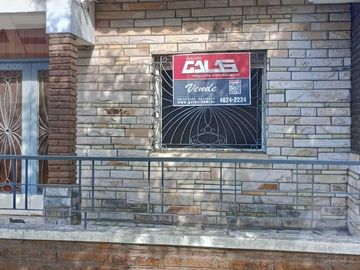 Chalet multifamiliar con amplio jardin y cocheras
