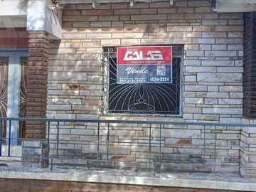 Chalet multifamiliar con amplio jardin y cocheras