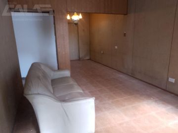 Chalet multifamiliar con amplio jardin y cocheras
