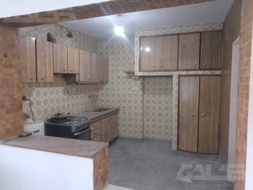 Chalet multifamiliar con amplio jardin y cocheras