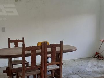 Chalet multifamiliar con amplio jardin y cocheras