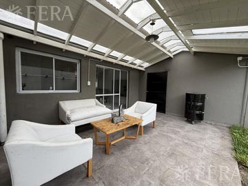 Venta en block de 3 departamentos 3 ambientes en Bernal Oeste