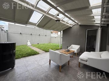 Venta en block de 3 departamentos 3 ambientes en Bernal Oeste