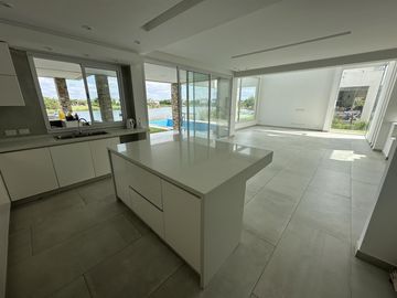 Casa En Venta, Puertos Del Lago
